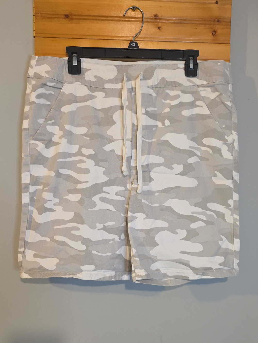 Democracy Women's Camo Drawstring Shorts - White & Light Gray